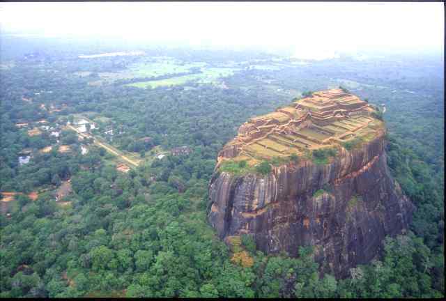 Click here to enter gallery of Sigiriya photos